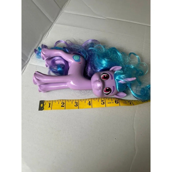 2021 Hasbro My Little Pony Unicorn Izzy Moonbow - Picture 5 of 6